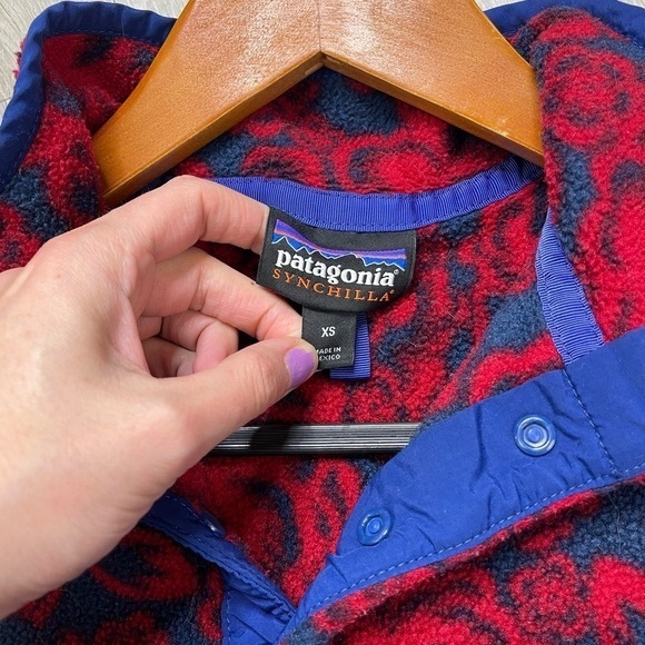 Patagonia Rare Red Lotus Flower Synchilla Pullover - Picture 2 of 9